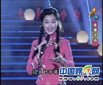 宋祖英確認加盟蛇年春晚 連登24屆春晚造型大回顧(組圖)