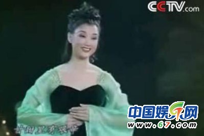 宋祖英確認加盟蛇年春晚 連登24屆春晚造型大回顧(組圖)