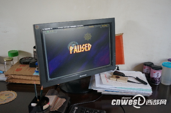 看到記者，慌忙中游戲來了個“暫停”