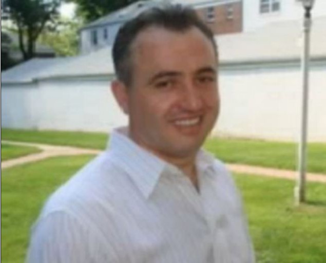 去年2月，尼卡加在萊伊市一個公寓謀得大樓管理員的工作。