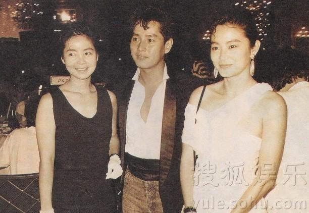 鄧麗君誕辰60周年 不愛(ài)紅妝愛(ài)軍裝重溫昔日美艷照