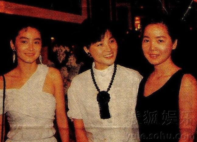 鄧麗君誕辰60周年 不愛(ài)紅妝愛(ài)軍裝重溫昔日美艷照