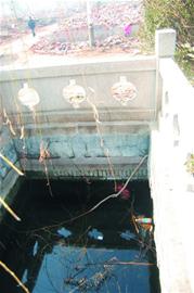 可惜！300歲古方井成垃圾場