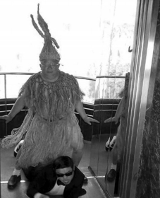 參演張家界版《江南style》的鄭亞平。