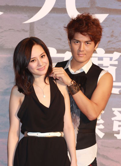 吳克群何超蓮?fù)幢荣?疑曝戀情