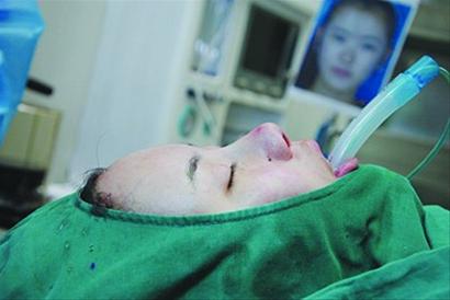 妙齡女沒當上空姐發(fā)誓整容 砸15萬挨11刀 妙齡女沒當上空姐發(fā)誓整容 砸15萬挨11刀