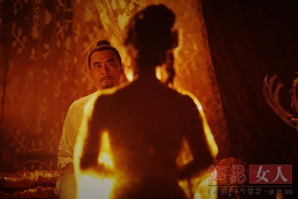 女星為藝術而裸露百態(tài) 大尺度