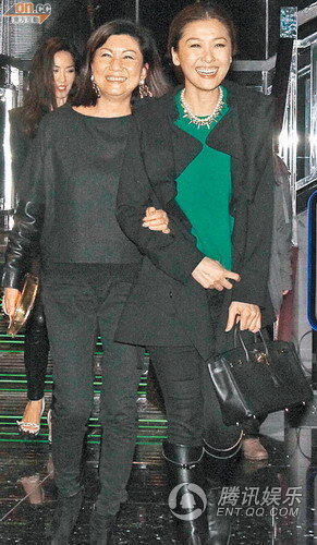 楊千嬅39歲生日宴內(nèi)場(chǎng)曝光 老公送熊抱眾星捧場(chǎng)