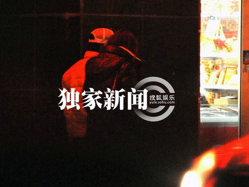 王寶強(qiáng)攜嬌妻吃火鍋解饞