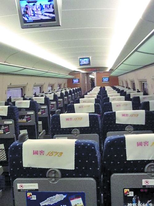 空蕩蕩的高鐵車廂(網(wǎng)友車間阿貓 供圖)