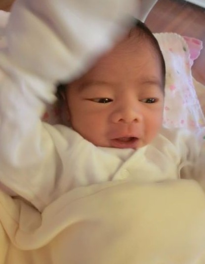 章齡之陳龍兒子正面照。