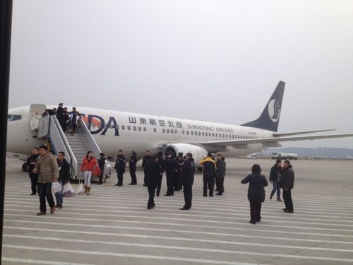 圖：今天下午山航sc1170航班接到恐嚇電話，備降在合肥機(jī)場(chǎng)。