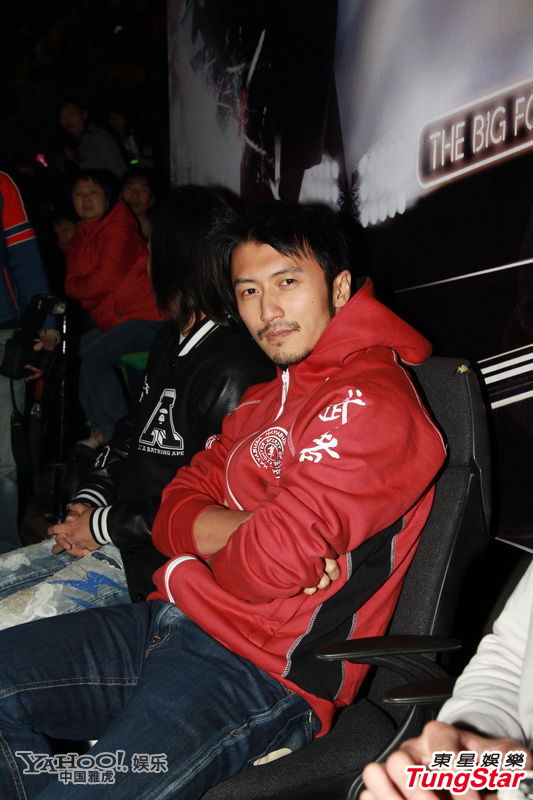 張衛(wèi)健穿透視衣跳艷舞玩重口味 謝霆鋒撇妻兒現身助陣