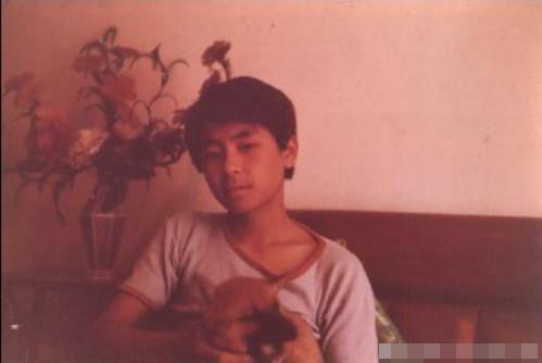 曝明星幼時(shí)舊照個(gè)個(gè)是小可愛(ài)