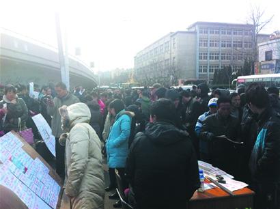 正規(guī)招聘大集不敵馬路市場(chǎng) 正規(guī)招聘大集不敵馬路市場(chǎng)