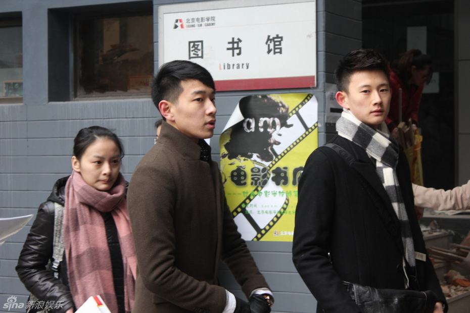 2013藝考外場(chǎng)曝光 考生相貌如“重慶選美”翻版湯唯吸睛