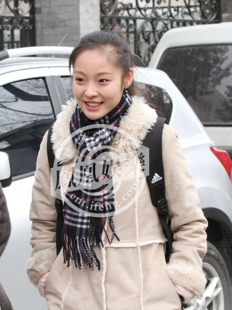 2013藝考外場(chǎng)曝光 考生相貌如“重慶選美”翻版湯唯吸睛