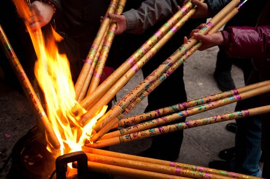 萬名香客華嚴(yán)寺祈福 攝影師拍下龍鳳香火