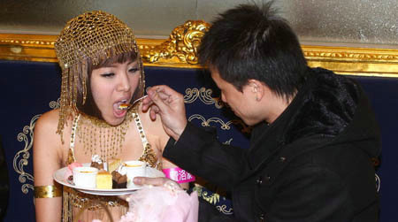 揭秘臺灣藝人的生存實況：被潛、被虐、被賣肉！