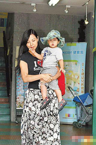 揭秘臺(tái)灣藝人的生存實(shí)況：被潛、被虐、被賣(mài)肉！