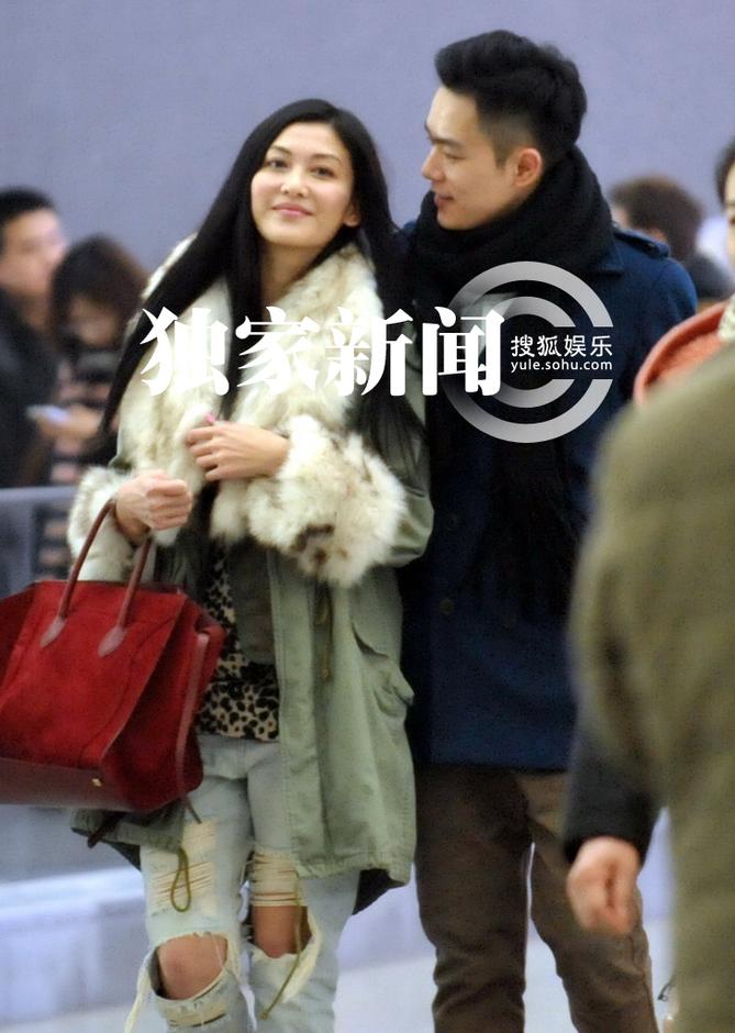 李彩樺富二代男友曝光 機(jī)場(chǎng)相擁