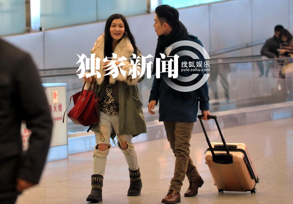 李彩樺富二代男友曝光 機(jī)場(chǎng)相擁