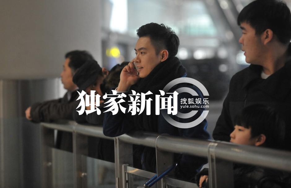 李彩樺富二代男友曝光 機(jī)場相擁