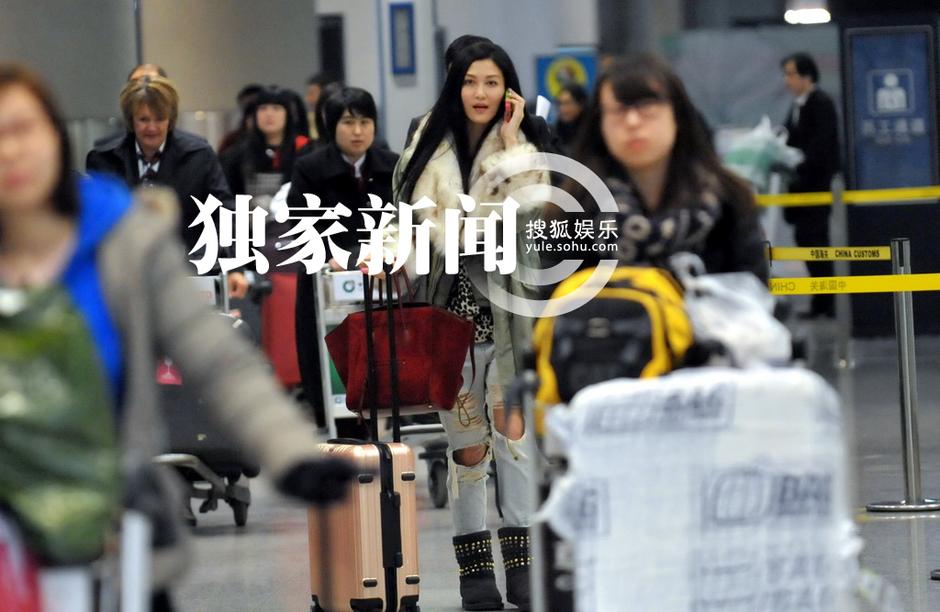 李彩樺富二代男友曝光 機場相擁