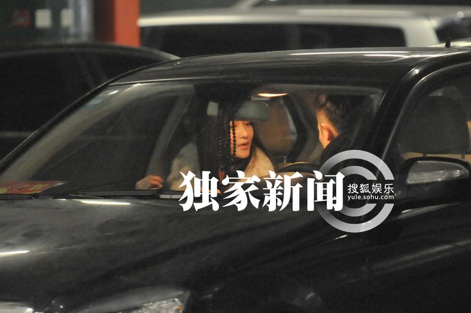 李彩樺富二代男友曝光 機(jī)場(chǎng)相擁