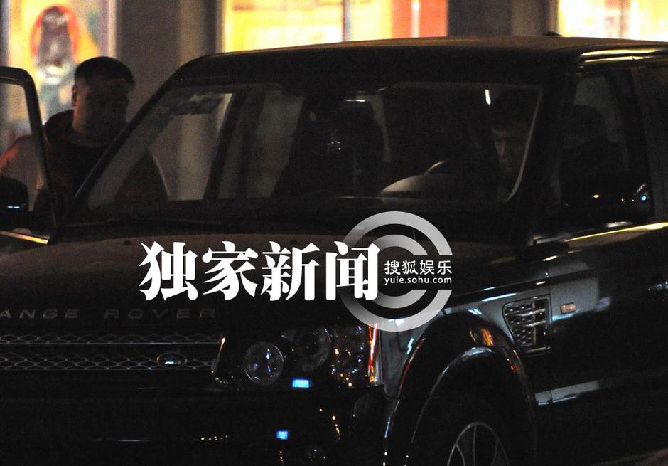 文章深夜外出吃飯喝酒 疑酒駕嚴(yán)重違規(guī)