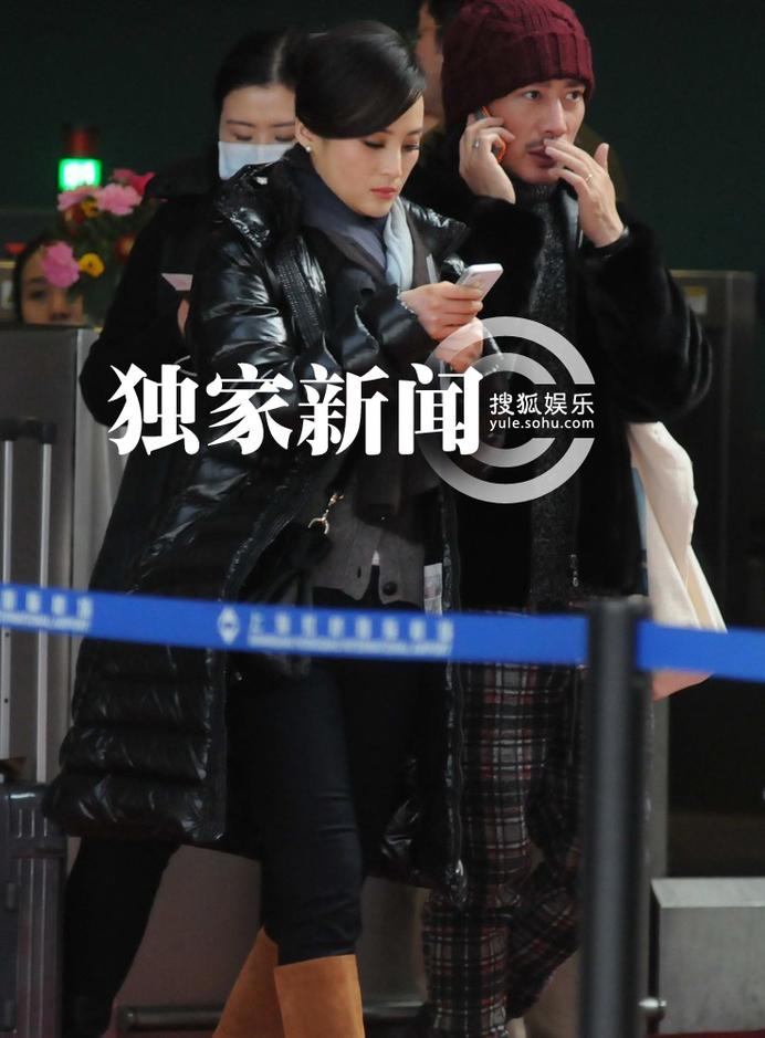 蔣勤勤濃妝艷抹現(xiàn)身機(jī)場 未被人認(rèn)出