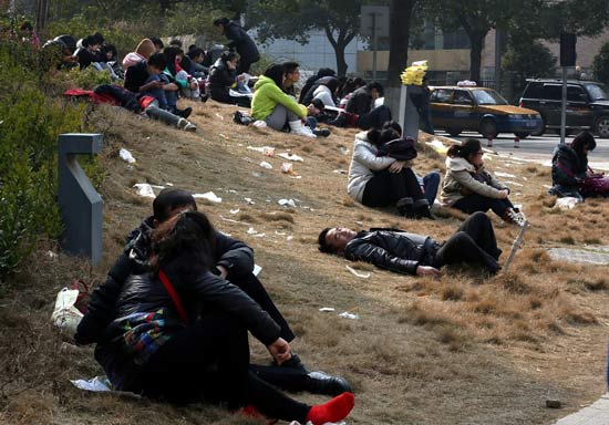 在藝考中，女學(xué)生為了追求更好的狀態(tài)亮相，掀起整容熱潮