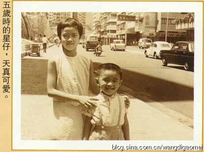 周星馳童年與家人罕見(jiàn)合影