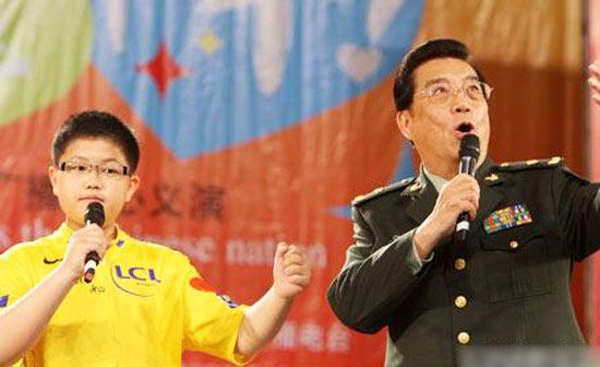 傳李雙江兒子涉嫌輪奸遭拘留。圖為李雙江和兒子李天一。