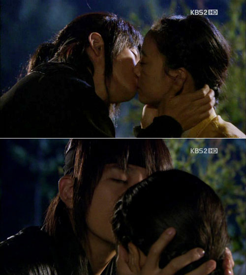 韓劇中頻現(xiàn)激情戲來挽救收視 樸施厚裸身狂吻三女