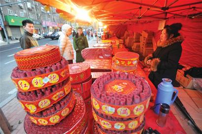 煙花爆竹銷售遇冷 算賬對(duì)賬零售業(yè)戶發(fā)愁 煙花爆竹銷售遇冷 算賬對(duì)賬零售業(yè)戶發(fā)愁