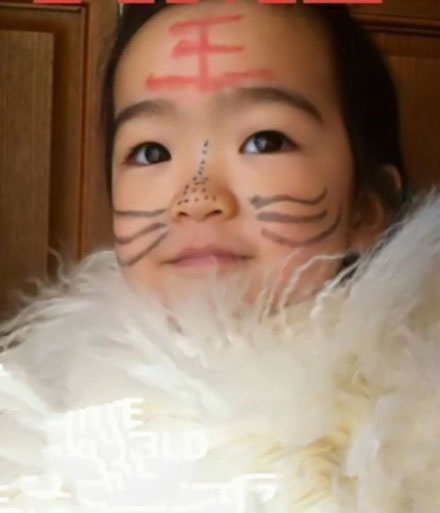 國內最紅大叔張嘉譯妻女近照