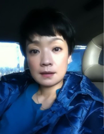 國(guó)內(nèi)最紅大叔張嘉譯妻女近照