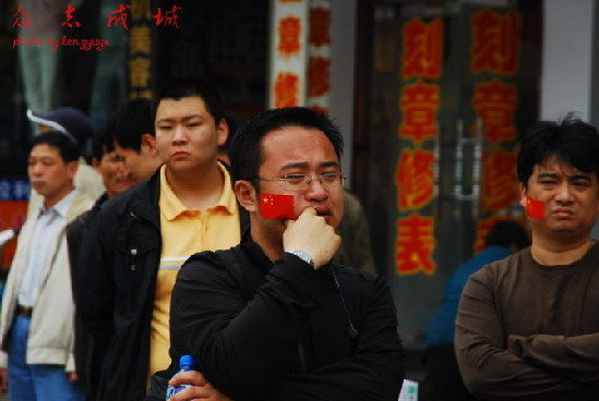 鼠標一點愛心滿滿 網(wǎng)事如歌用愛托起年輕生命