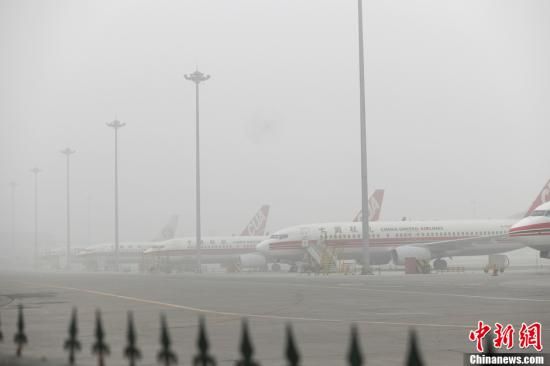 北京大風(fēng)吹散霧霾帶來沙塵污染 北京大風(fēng)吹散霧霾帶來沙塵污染