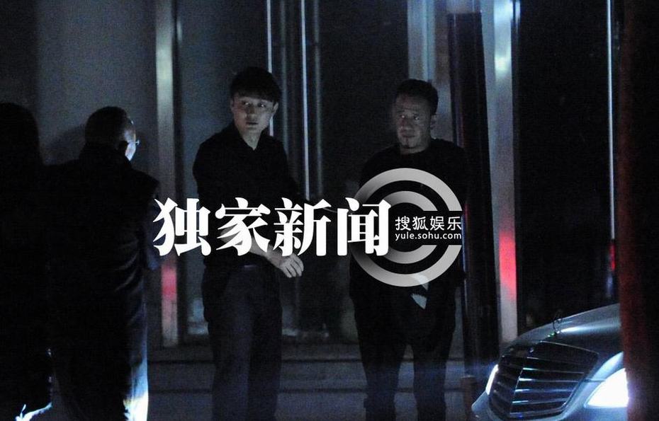 追星：楊坤深夜奔會所帶神秘女同歸 孫儷撈金變粉嫩辣媽