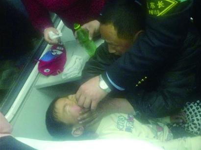 男孩列車(chē)上高燒昏迷 男孩列車(chē)上高燒昏迷