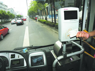 青島公交車(chē)刷卡票價(jià)全面步入八折時(shí)代
