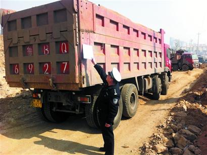 風(fēng)聲緊，大貨集體“趴窩”歇腳