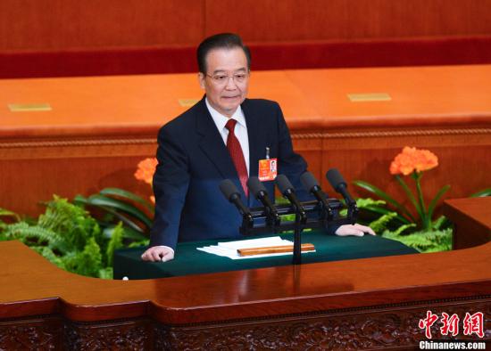 3月5日上午，第十二屆全國人民代表大會第一次會議在北京人民大會堂開幕，國務(wù)院總理溫家寶作政府工作報(bào)告。中新社發(fā) 劉震 攝