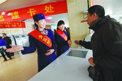 青醫(yī)導醫(yī)隊制服美貌 患者調侃像空姐