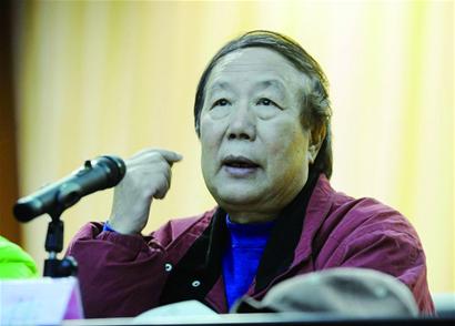 早報(bào)春雨講堂開講 尤鳳偉鄭建華昨在青島26中講了第一課 早報(bào)春雨講堂開講 尤鳳偉鄭建華昨在青島26中講了第一課