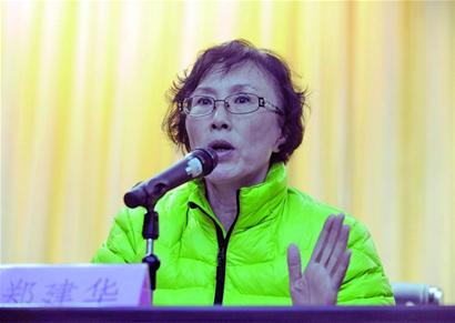 早報(bào)春雨講堂開講 尤鳳偉鄭建華昨在青島26中講了第一課 早報(bào)春雨講堂開講 尤鳳偉鄭建華昨在青島26中講了第一課