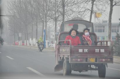 青島遭遇52年來(lái)最熱天 小到中雨將洗塵 青島遭遇52年來(lái)最熱天 小到中雨將洗塵