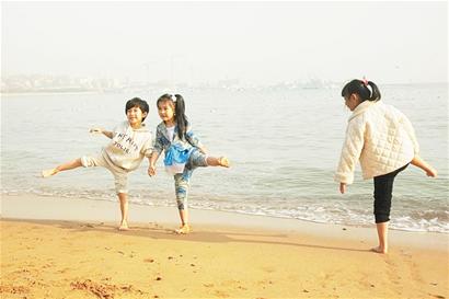 青島遭遇52年來(lái)最熱天 小到中雨將洗塵 青島遭遇52年來(lái)最熱天 小到中雨將洗塵